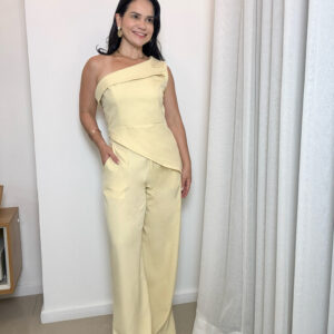 Conjunto elegante amarelo feminino para evento