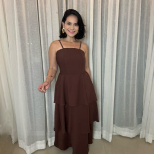vestido marrom longo com alça fina feminino