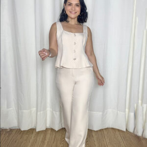 Conjunto Feminino Camila Marfim em alfaiataria premium com blusa estruturada e calça reta.